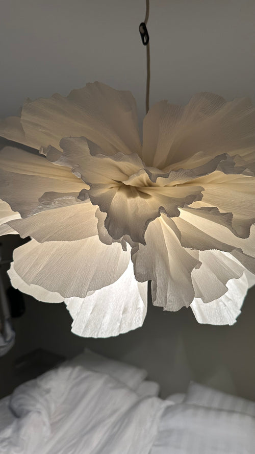 Blomsterlampeskærm i crepepapir
